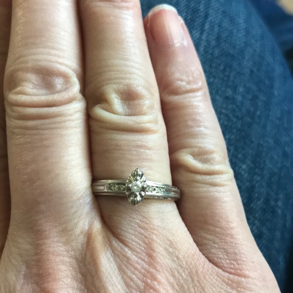 Elegant White gold Marquise Cut Ring
